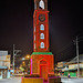 Horloge et rond-point nocturne / Roundabout around the clock