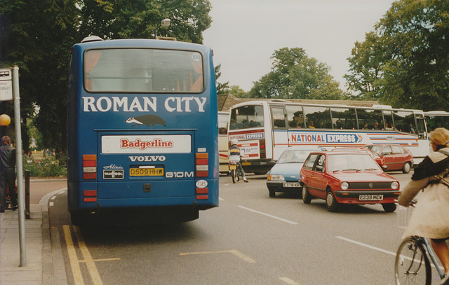 Badgerline (Roman City) 2509 (D509 HHW) and Premier Travel 330 (C330 PEW) in Cambridge – 13 Aug 1988 (70-16)