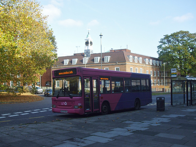 DSCF5303 Unō (University of Hertfordshire) DMP104 (KC03 PGK) in Welwyn Garden City - 25 Oct 2018