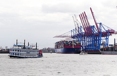 Louisiana Star mit Containerterminal Altenwerder