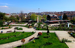 TR - Istanbul - Bänke im Kariye Şehir Park