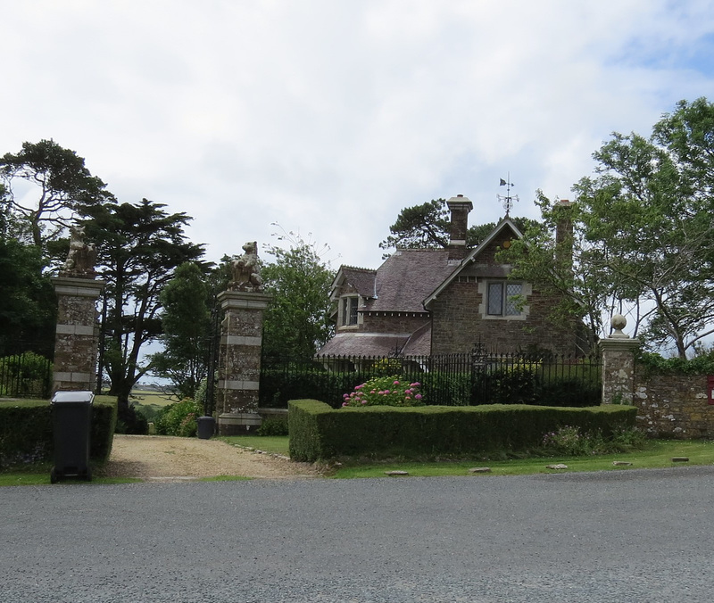bull and bear lodge, membland estate, devon