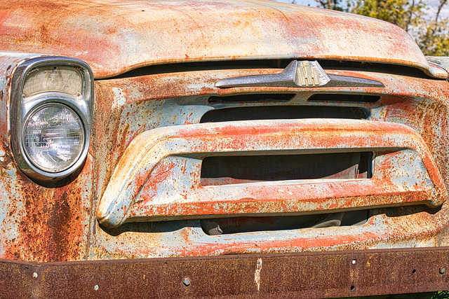 rusty red IH