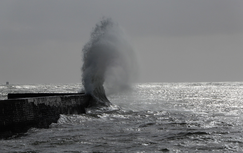 un mer d'argent très agitée