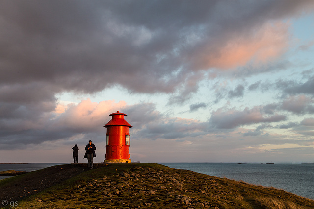 Súgandiseyjarviti at sunrise