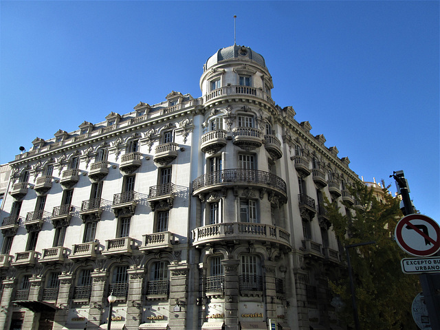 Cortefiel building (Colón Building).