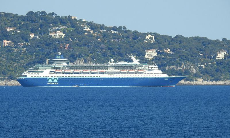 Pullmantur Sovereign leaving Villefranche - 20 April 2017