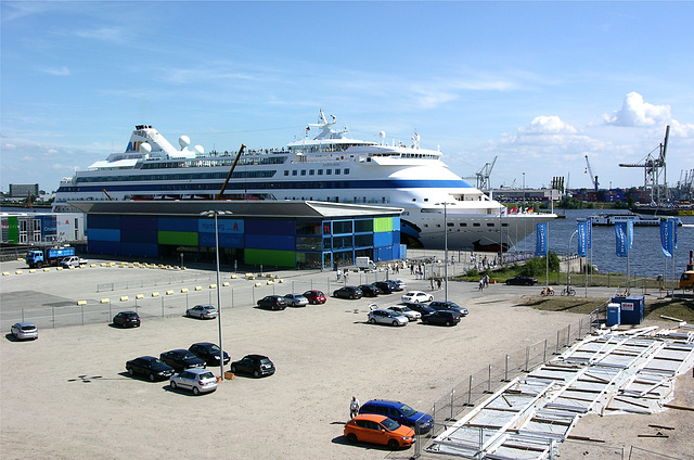 AidaCara  am Cruise Center Terminal 1