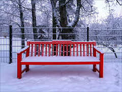 bench in red