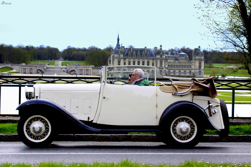 Devant le chateau de Chantilly