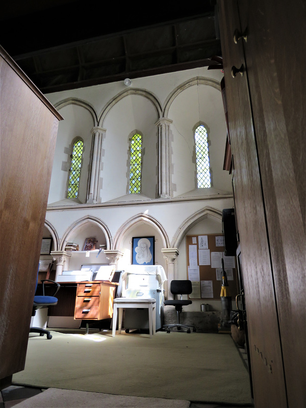icklesham church, sussex (15)alarmed vestry in north chapel built in the early c13