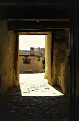 La Pedraza.Covered alleyway.