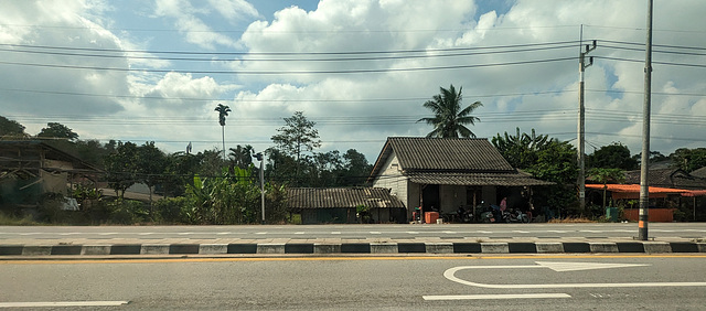 Just a quick shot from the bus / Muno vite fait en passant....