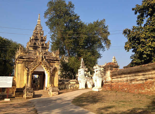 Maha Aungmye Bonzan Monastery