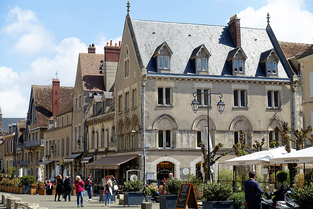 Chartres F