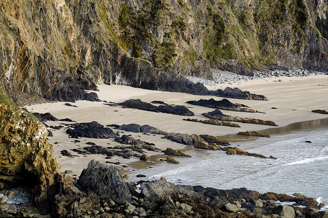 Traeth Llyfn rock ridges, Pembrokeshire