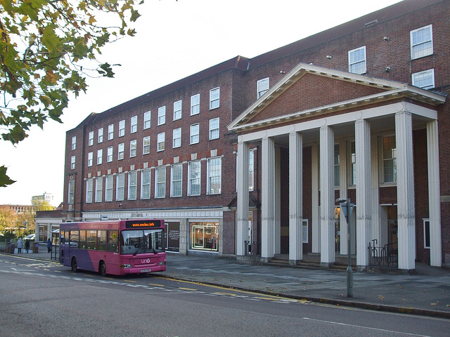 DSCF5297 Unō (University of Hertfordshire) DMP104 (KC03 PGK) in Welwyn Garden City - 25 Oct 2018