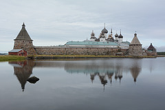 Спасо-Преображенский Соловецкий монастырь со стороны Святого озера (с юго-востока)