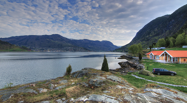 Kjørnes camping and Sogndalsfjøra.