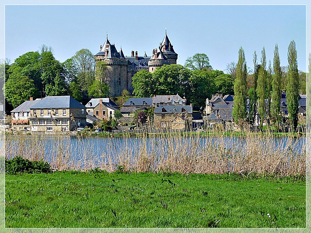 Le château de Combourg (35) vu depuis le Lac tranquille