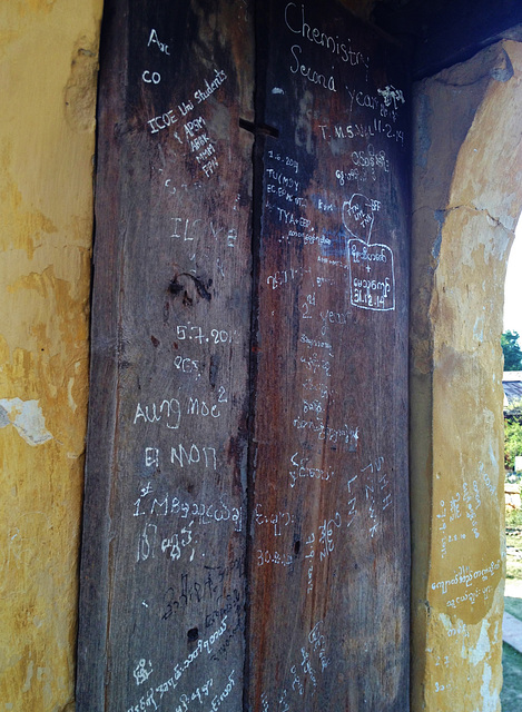 Maha Aungmye Bonzan Monastery