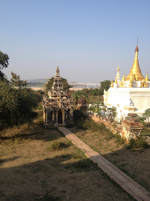 Maha Aungmye Bonzan Monastery