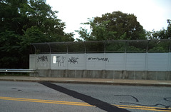 Graffitis et garde-fou