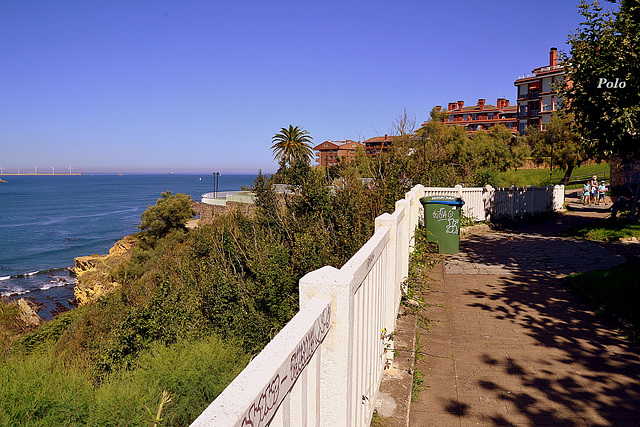 Desde Usategi, casas con vistas al mar