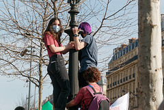 Accrochez-vous bien, les jeunes !