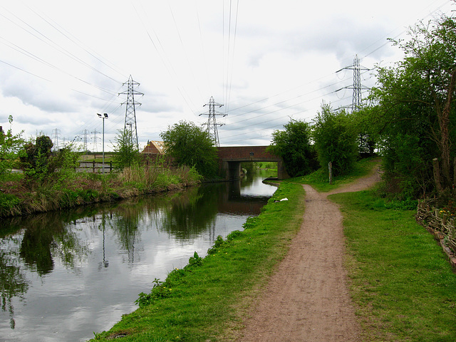 Wombourne Bridge N043 on the Staffs and Worcs Canal