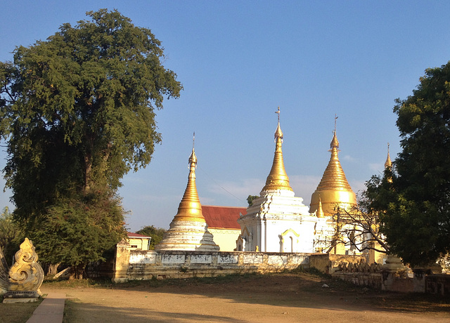 Maha Aungmye Bonzan Monastery