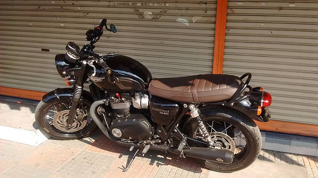 Triumph Bonneville T120 black