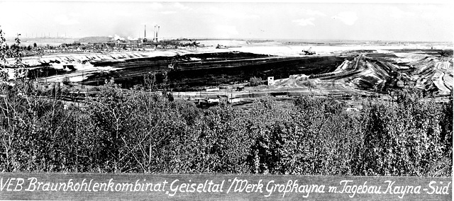 Historisches Foto meiner Heimatgemeinde im Hintergrund
