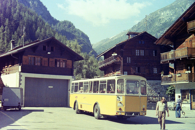 Postal Motor Coach (11 04)