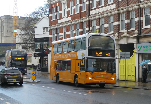 Sanders Coaches 119 (YN06 JWP) in Norwich - 2 Dec 2022 (P1140092) Sanders Coaches 119 (YN06 JWP) in Norwich - 2 Dec 2022 (P1140092)