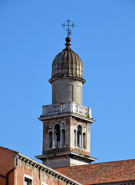 Glockenturm der Chiesa di San Pantaleone Martire