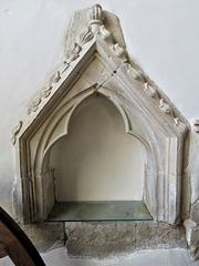 icklesham church, sussex (17)early c14 piscina in the s.e. chapel