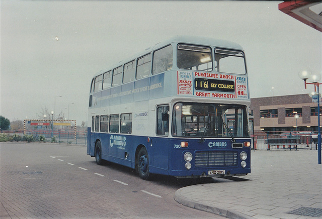 Cambus Limited 720 (YNG 210S) in Newmarket – 2 November 1993 (209-06)