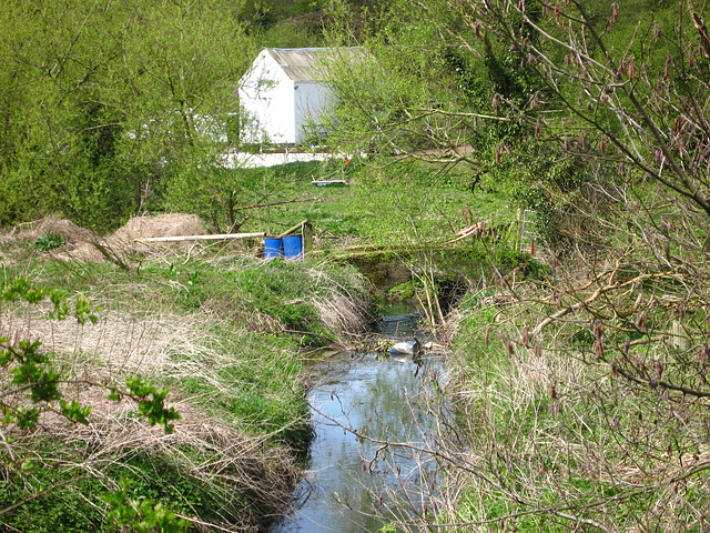 Smestow Brook runs towards Hollow Mill Farm
