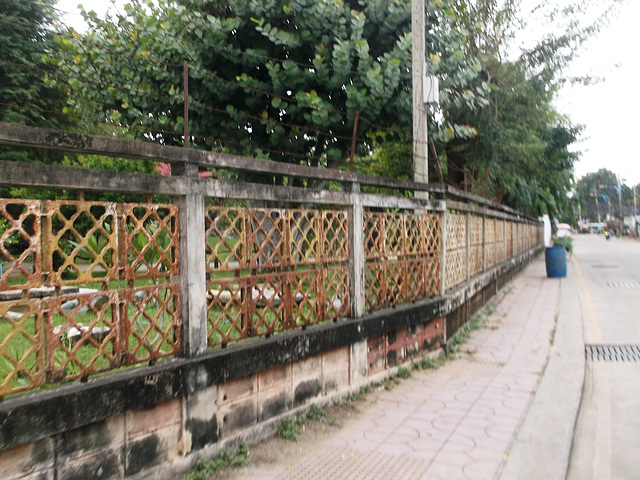 Clôture rouillée / Rusty fence