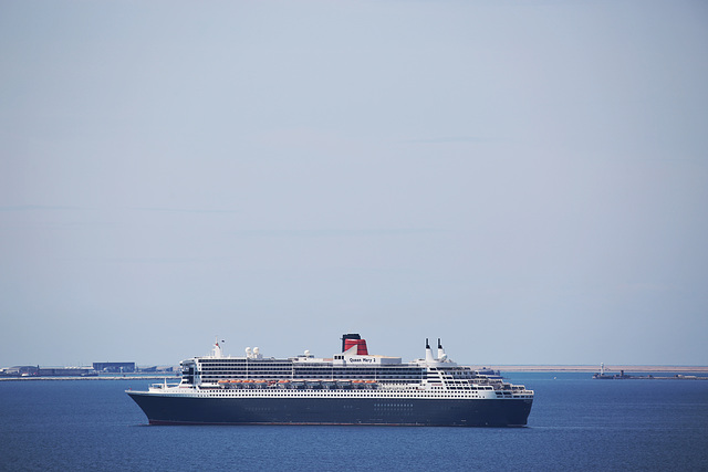 queen mary 2 2