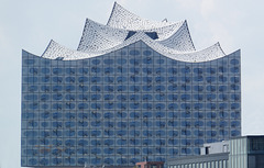Elbphilharmonie von 3 Seiten - Osten (PiP)