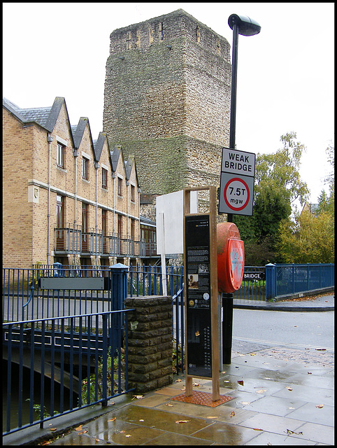 council clutter by the castle