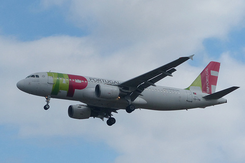 CS-TNI approaching Heathrow - 8 July 2017