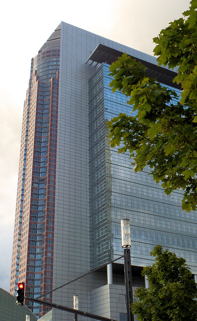 Frankfurt: Kombi-Hochhaus "Messe-Kastor"