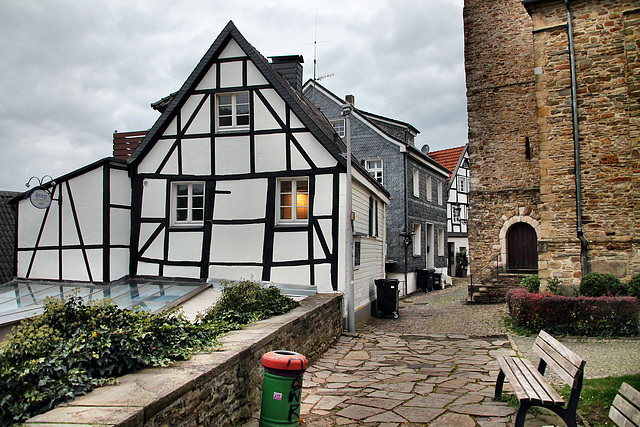 Neben der Marktkirche (Historische Altstadt Kettwig, Essen) / 1.11.2023