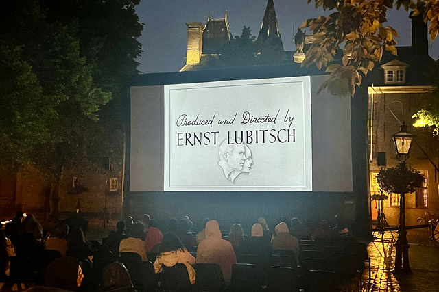 Outside showing of To Be or Not to Be