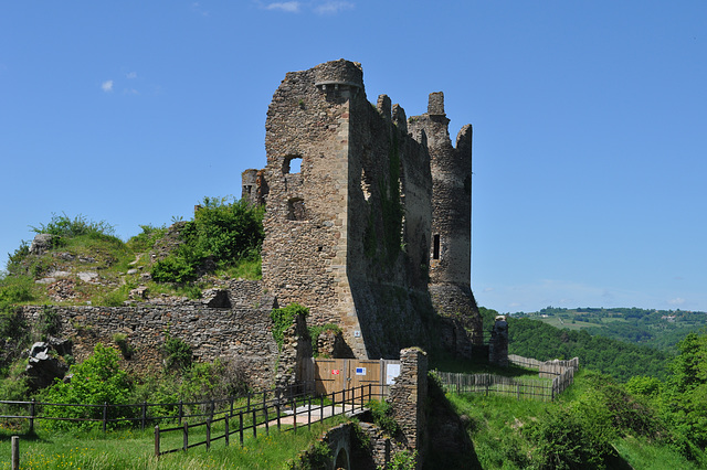 chateau rocher vallée de la Sioule