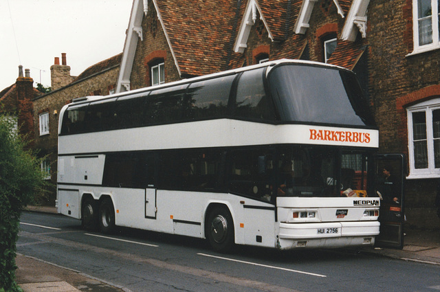 Barkerbus HUI 2756 in Watton-at-Stone – May 1999 (414-26)