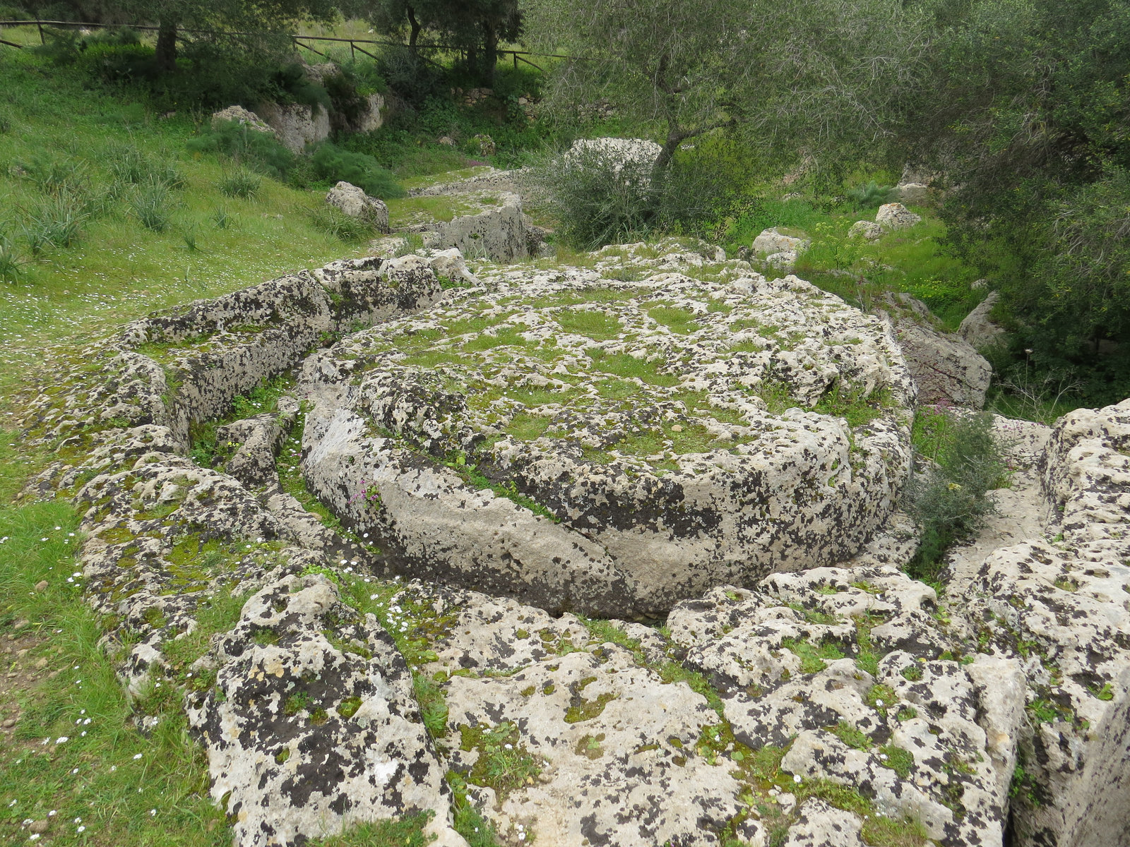 Cave di Cusa, 2.